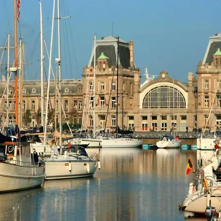 Appartement In Raversijde With Stunning Sea Views